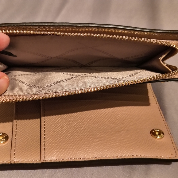 Michael Kors Pink Wallet - Picture 6 of 7